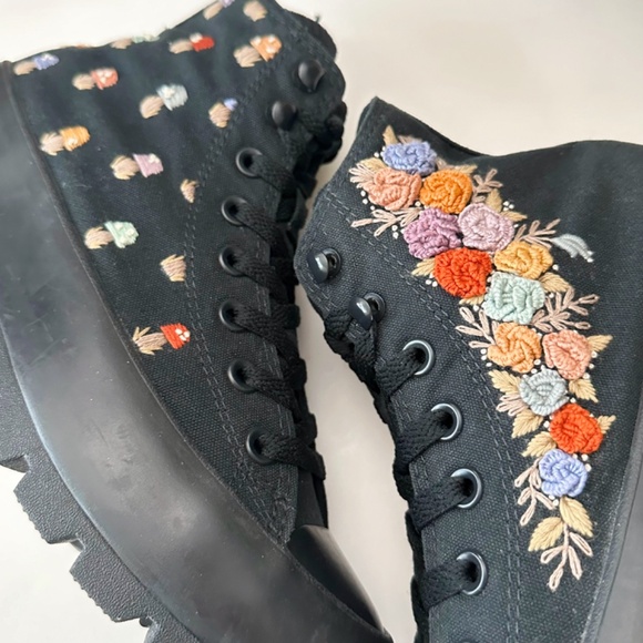 Hand Embroidered Converse High-tops - lugged sole - size 9w - Picture 2 of 11